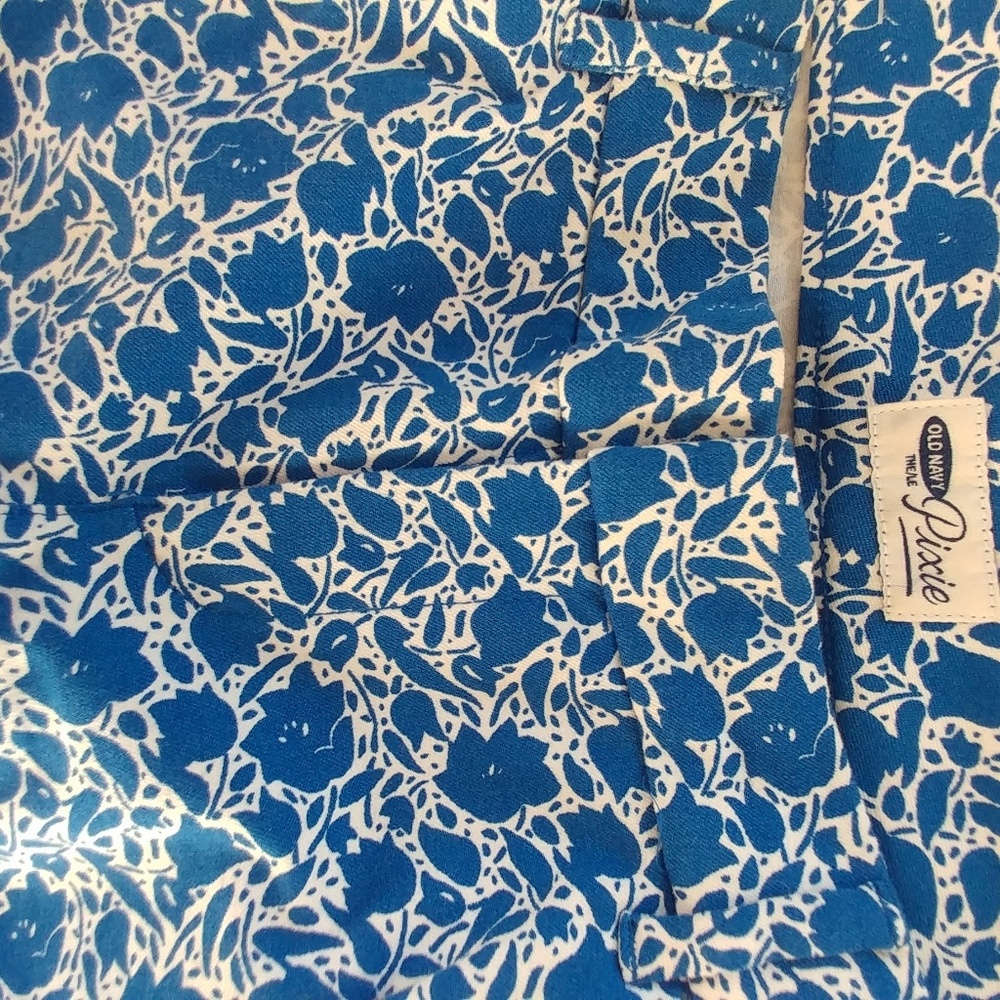 Blue & white floral ankle pants